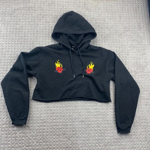 Forever 21 Hoodie Sweater Women Medium M Black Crop Top Cropped Flaming Roses - Picture 1 of 6